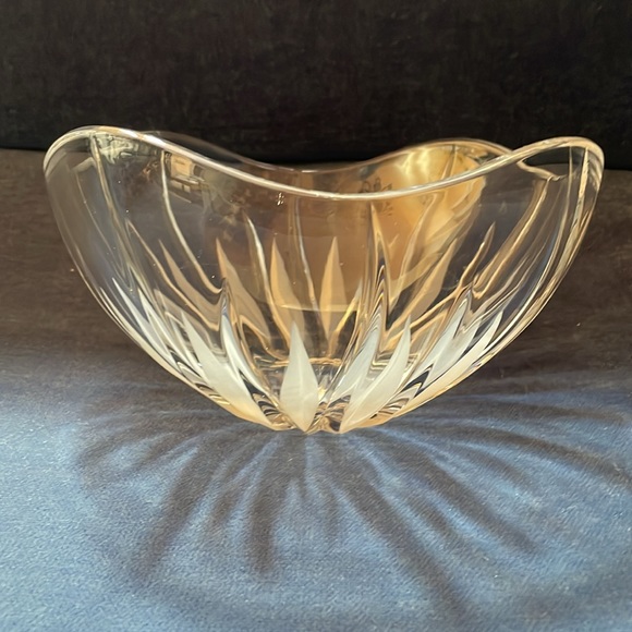 MIKASA Flame D'Amore Blown Glass 8” Bowl - Picture 5 of 7